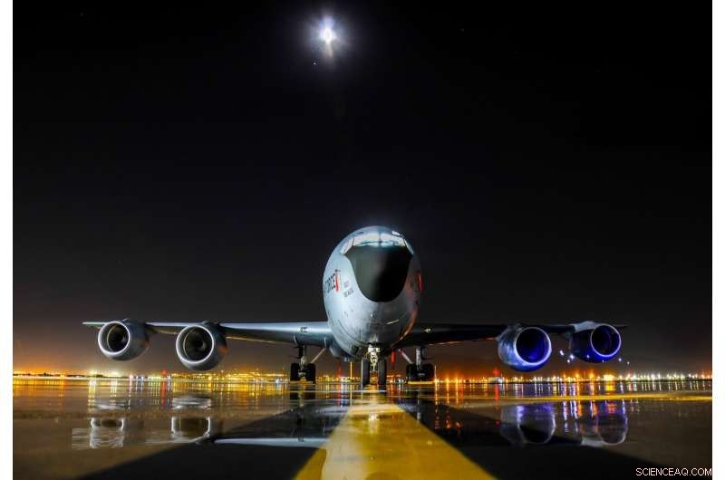 United Airlines Lets Passengers Support Sustainable Jet Fuel—Is It Better Than Carbon Offsets?