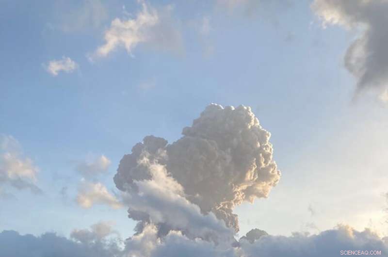 St. Vincent s La Soufrière Volcano Explodes; Cruise Ship Assists Evacuees