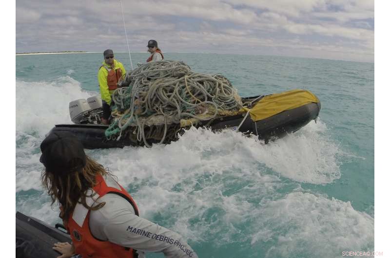 Expedition Clears Tons of Plastic from Remote Hawaiian Atolls