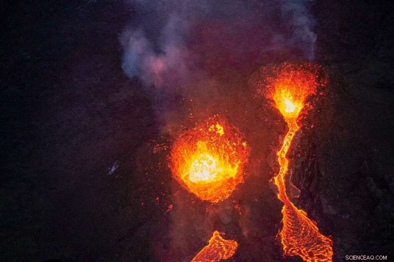 Iceland s Fagradalsfjall Volcano: Awe-Inspiring Lava Geysers Draw Thrilled Tourists