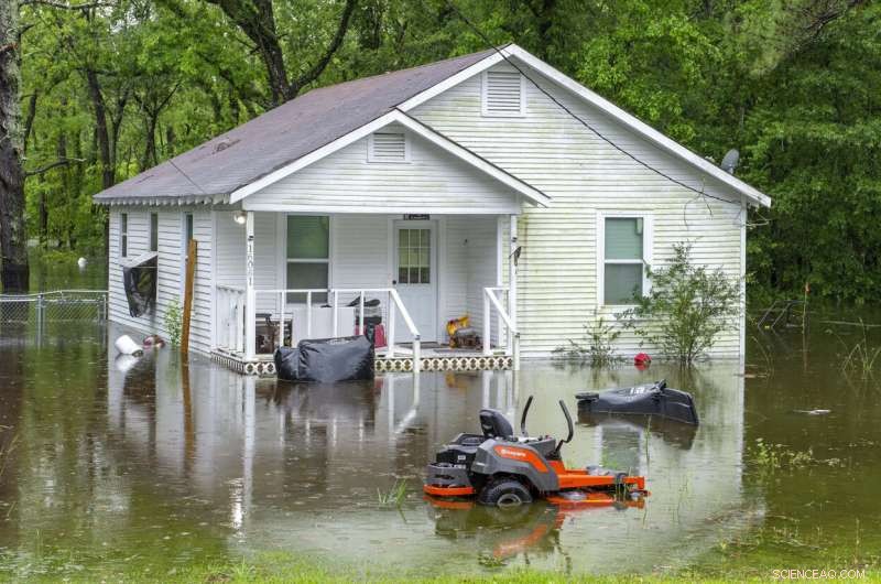 Heavy Flooding in Southern Louisiana: Homes Inundated, Vehicles Swamped, and Major Interstate Closed