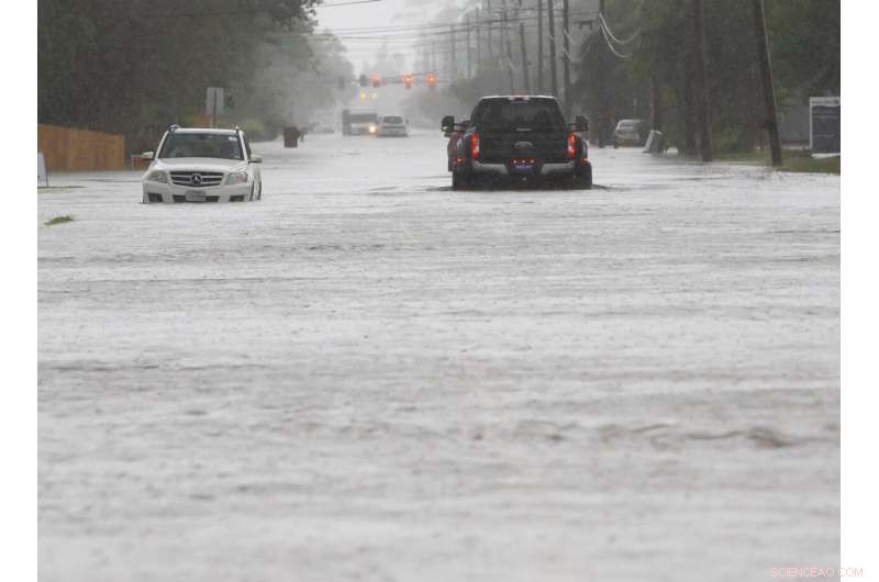 Heavy Flooding in Southern Louisiana: Homes Inundated, Vehicles Swamped, and Major Interstate Closed