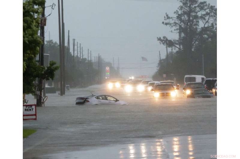 Heavy Flooding in Southern Louisiana: Homes Inundated, Vehicles Swamped, and Major Interstate Closed