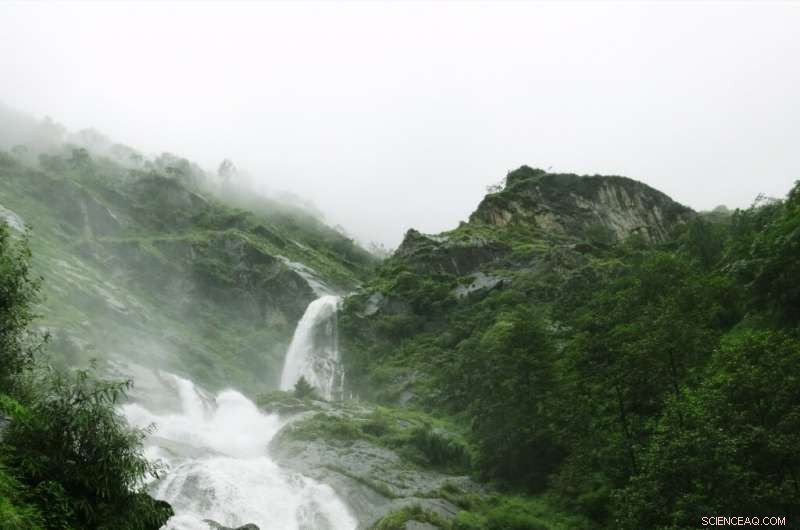 Advanced Groundwater Monitoring Using Seismic Instruments