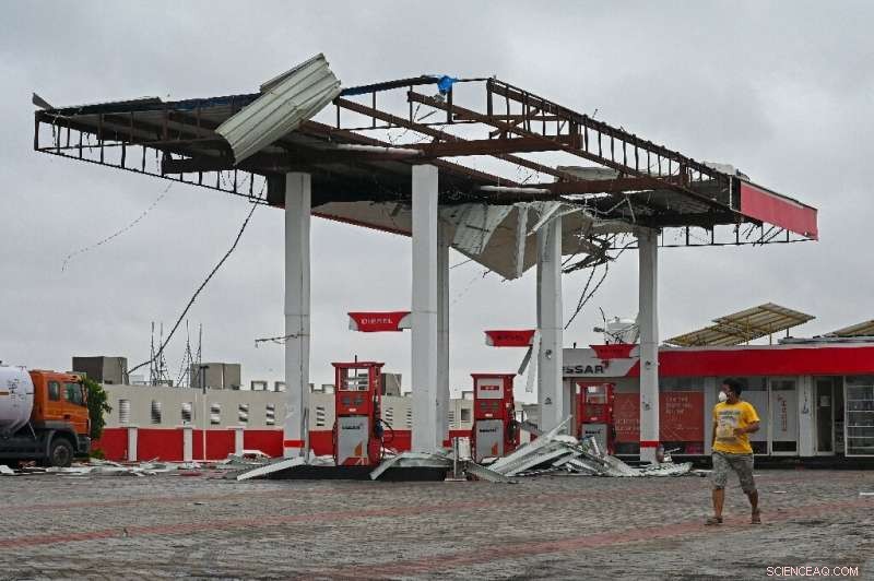 India s Cyclone Death Toll Rises to 84 as Navy Intensifies Search for Missing Sailors