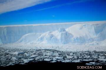 Researchers Reconstruct the Full History of the Largest Ice Shelf on the Antarctic Peninsula