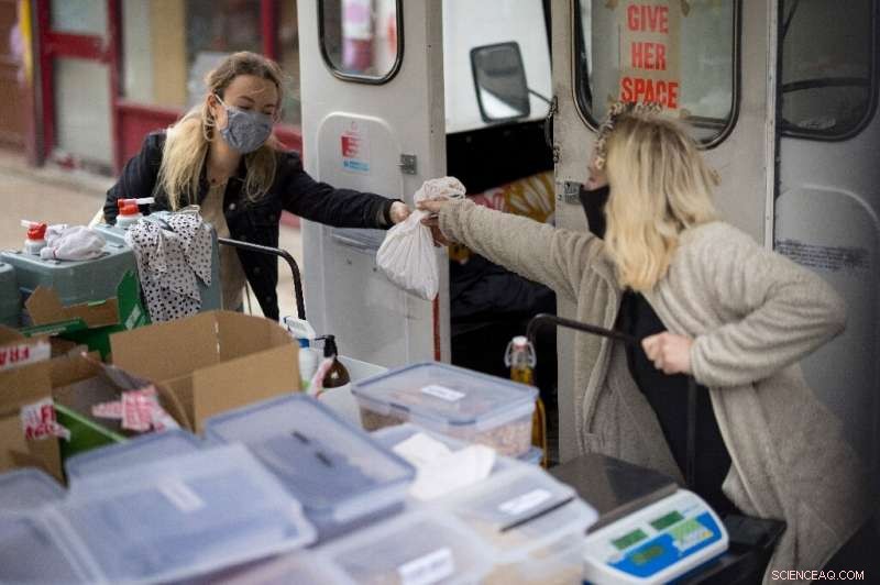 Electric Milk Float Brings Zero-Plastic Groceries to London