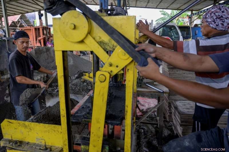 Indonesian Women Combat Plastic Waste, Turning Trash into Reusable Bricks