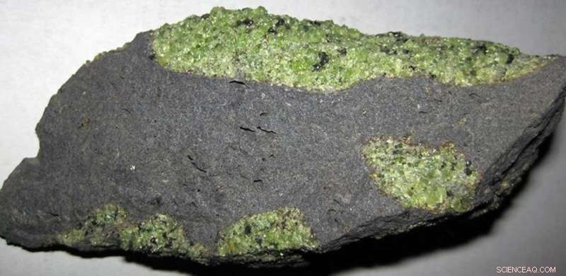 Deep Earth Crystals Provide Microscopic Clues to Earthquake Ground Movements