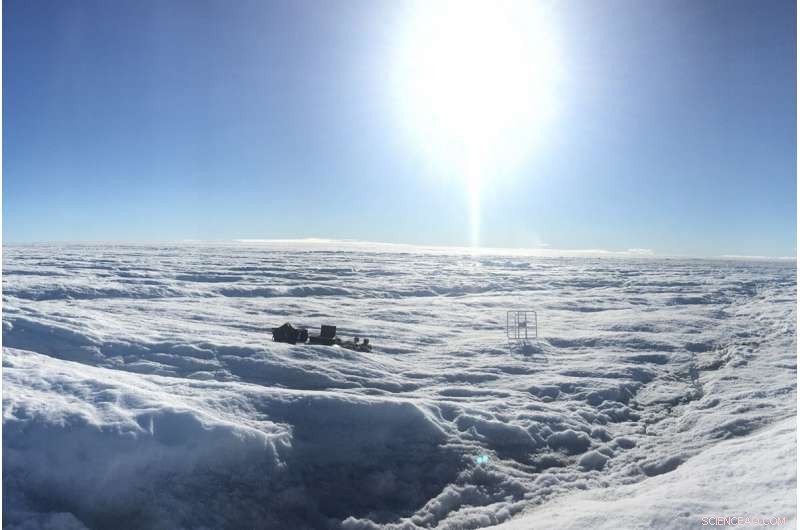 Solar Radio Signals: A Novel Tool to Track Melting Ice Sheets