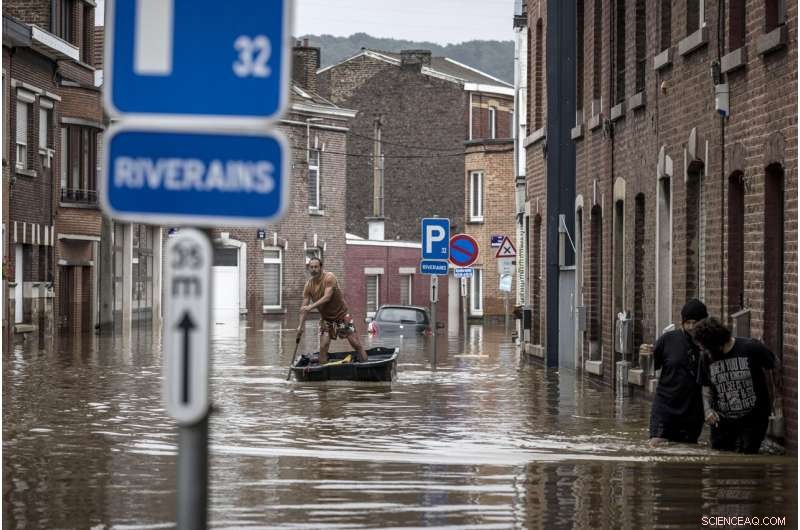 Experts Warn: Europe s Floods Highlight Urgent Need for Emission Cuts and Adaptation