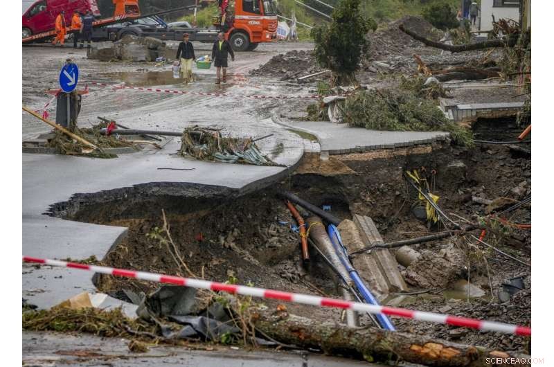 Experts Warn: Europe s Floods Highlight Urgent Need for Emission Cuts and Adaptation