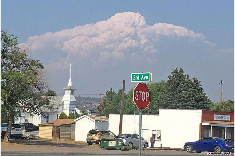 Oregon Wildfire Rages, Destroying Dozens of Homes and Expanding Rapidly