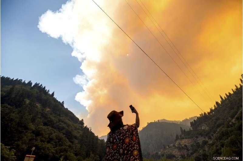 Oregon Wildfire Rages, Destroying Dozens of Homes and Expanding Rapidly