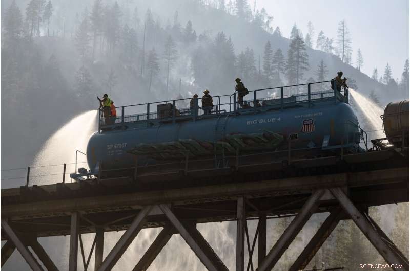 California Wildfire Near Lake Tahoe Spurs Evacuation Orders; Oregon Blaze Escalates