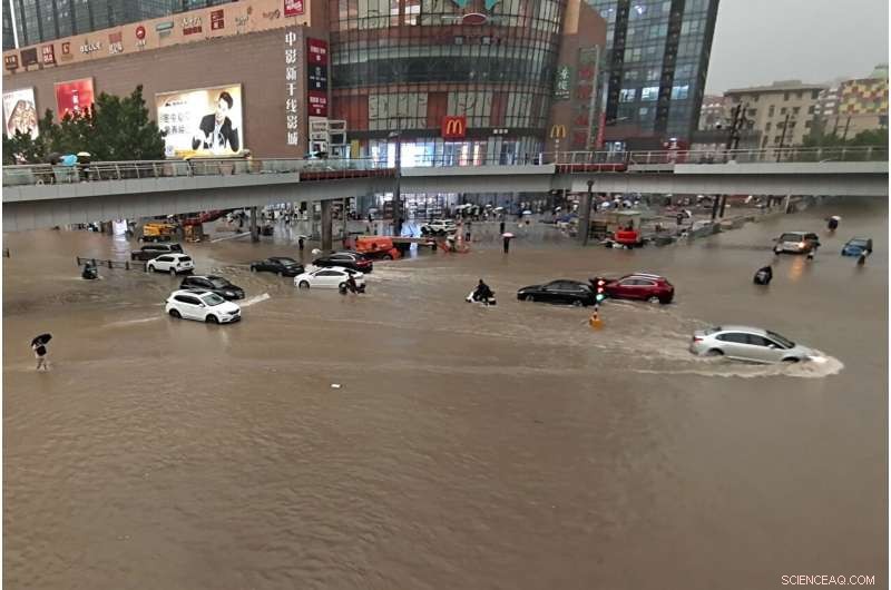 Central China Suffers Record Flooding, Subways Inundated in Zhengzhou
