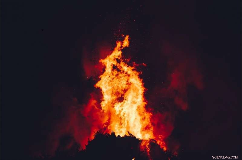 Fire Tornadoes Explained: How Wildfires Generate Atmospheric Phenomena