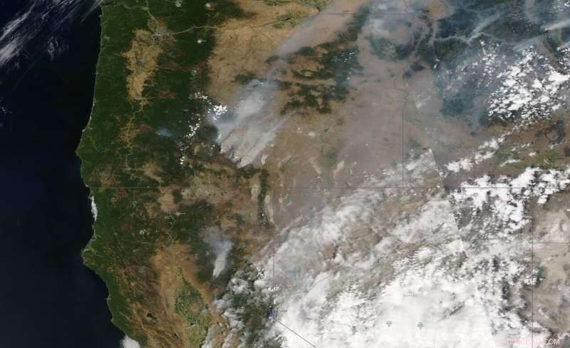 California Wildfire Expands into Nevada, Heightening Threat to Western Communities