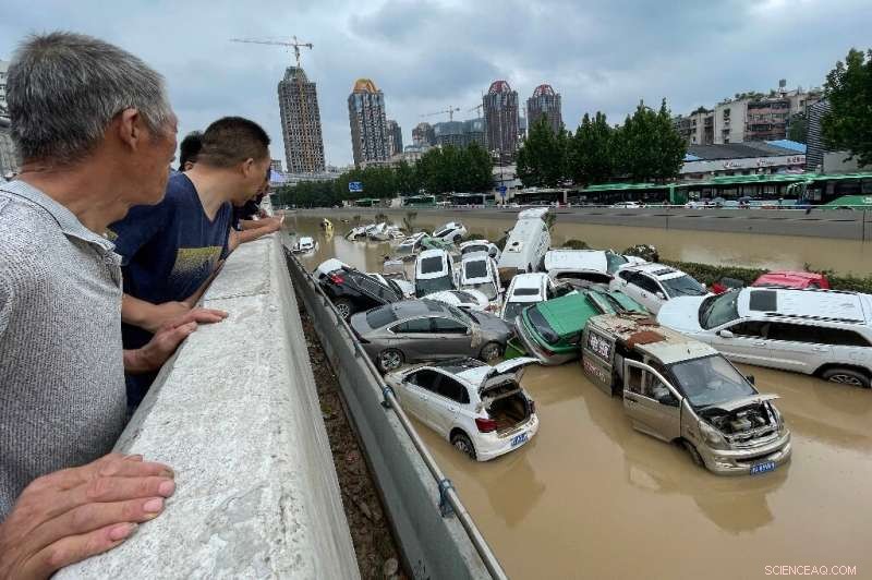 Zhengzhou Residents Navigate After Record Flooding Claims 33 Lives