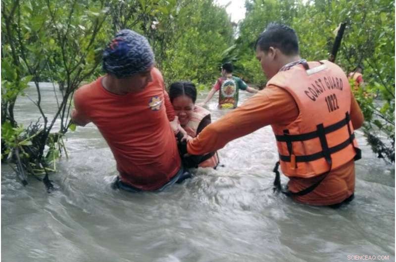 Monsoon Floods Devastate Philippine Villages; Thousands Evacuated to Safety