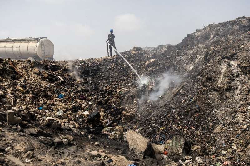 Future at Stake: Waste Pickers Fear Decline at Senegal s Mega Dump