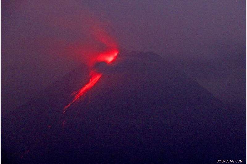 Mount Merapi Erupts, Sending Fresh Ash and Lava Clouds Across Java