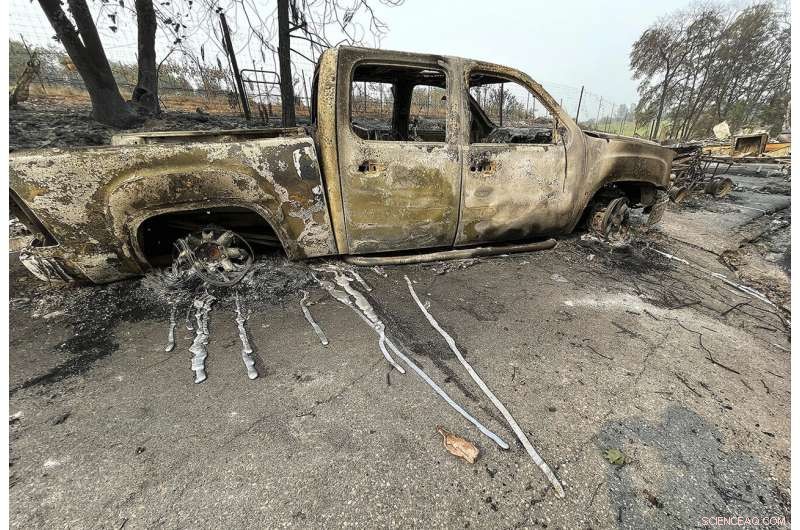 California Wildfire Rips Through Nearly 900 Buildings, Setting New Devastation Record