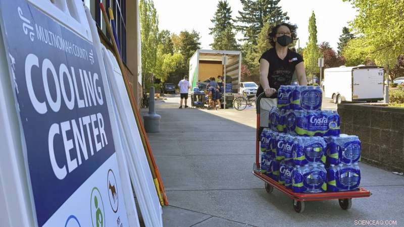 Pacific Northwest Heat Wave Drives Residents to Cooling Centers