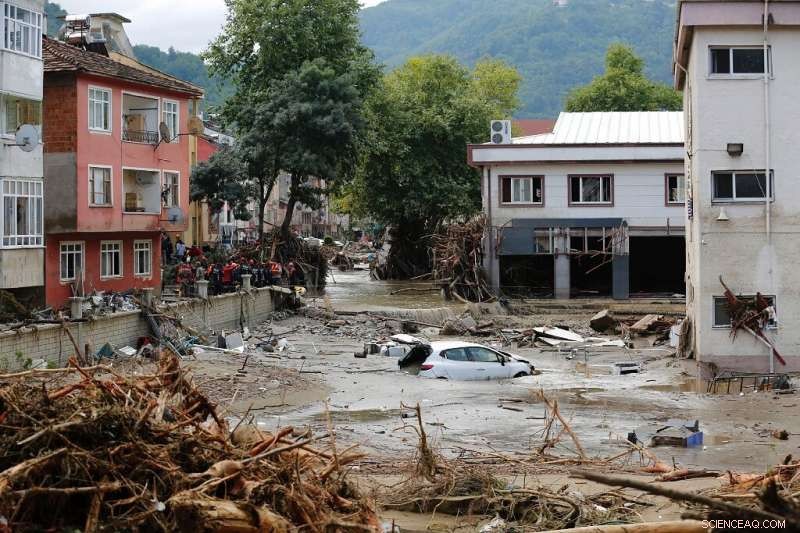27 Dead in Turkey’s Devastating Flash Floods, Erdogan to Inspect Site