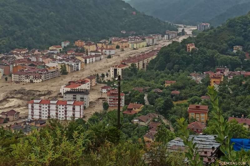 27 Dead in Turkey’s Devastating Flash Floods, Erdogan to Inspect Site