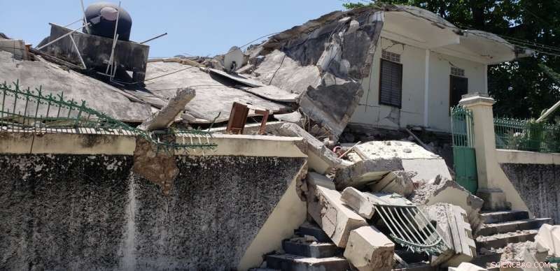 Haiti Devastated by 7.2 Earthquake: 304 Killed, 1,800 Injured