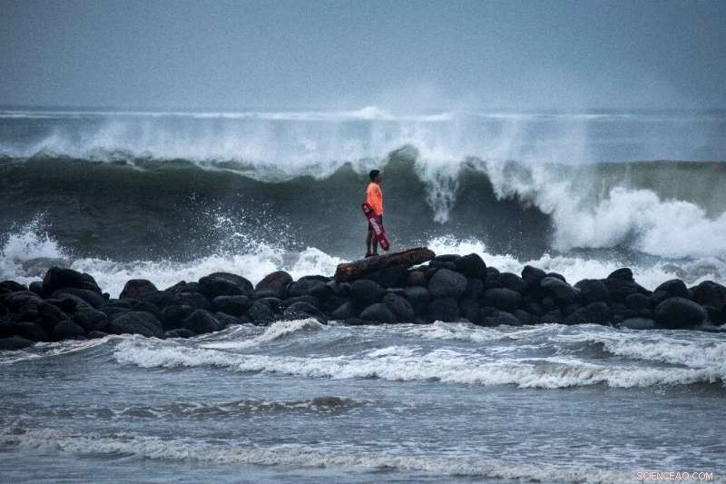 Hurricane Grace Hits Mexico as Powerful Category 3 Storm