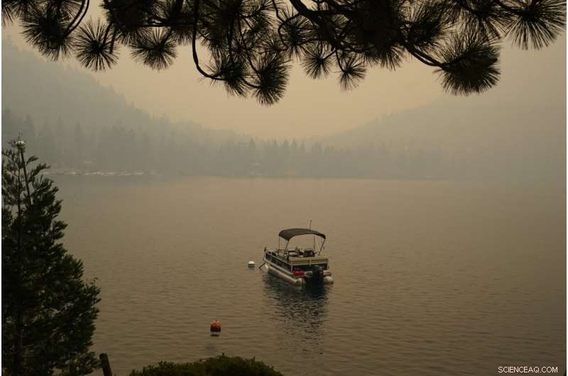Lake Tahoe Firefighters Battle Caldor Fire, Threatening Fallen Leaf Lake