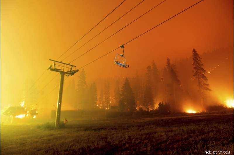 Wildfire Evacuees Overwhelm Lake Tahoe Roads Amid Urgent Escape Effort