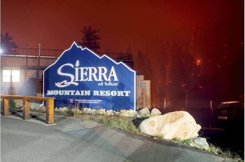 Wildfire Evacuees Overwhelm Lake Tahoe Roads Amid Urgent Escape Effort