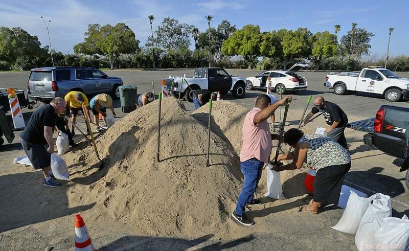 Historic Rainstorms Flood US Southwest, Flagstaff Struggles with Water Damage