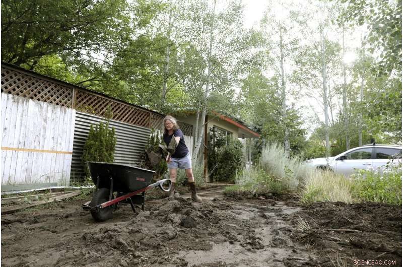 Historic Rainstorms Flood US Southwest, Flagstaff Struggles with Water Damage