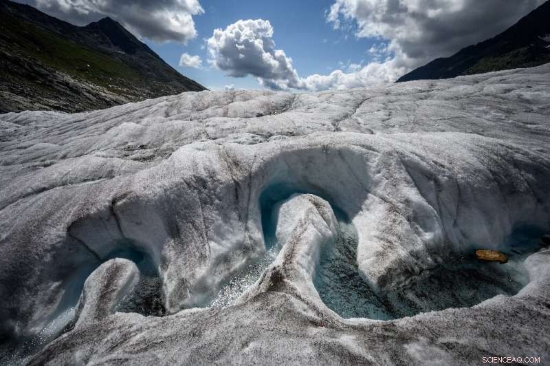 Swiss Glaciologist Documents Alarming Melt of the Aletsch Glacier Amid Climate Change