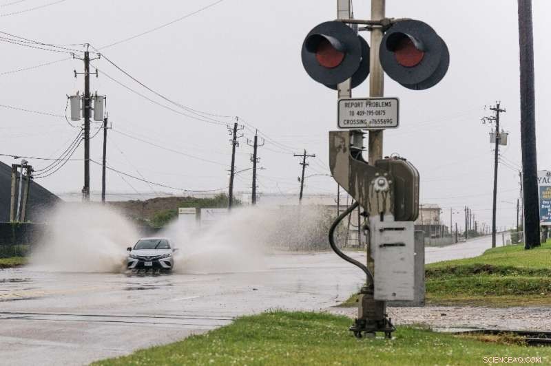 Storm Nicholas Weakens, Yet 450,000 Texas Homes Lose Power – Update