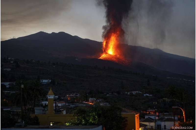 Lava Flow Threatens Greater Damage on Spain’s La Palma Island