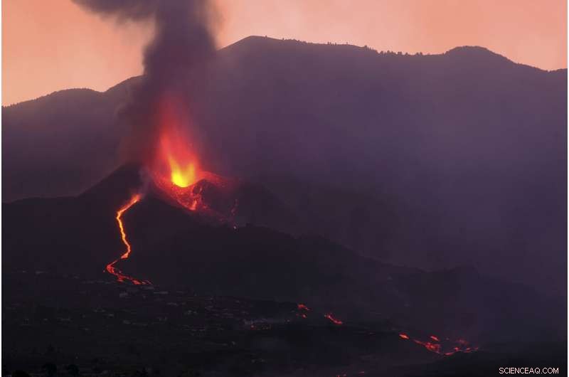 Volcanic Ash Cloud Suspends Flights to and from Spain’s Canary Islands