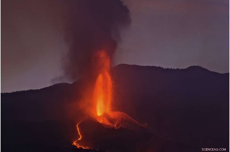 Volcanic Ash Cloud Suspends Flights to and from Spain’s Canary Islands