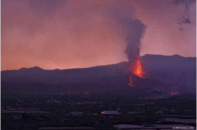 Volcanic Ash Cloud Suspends Flights to and from Spain’s Canary Islands