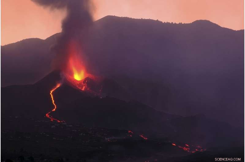 Volcanic Ash Cloud Suspends Flights to and from Spain’s Canary Islands
