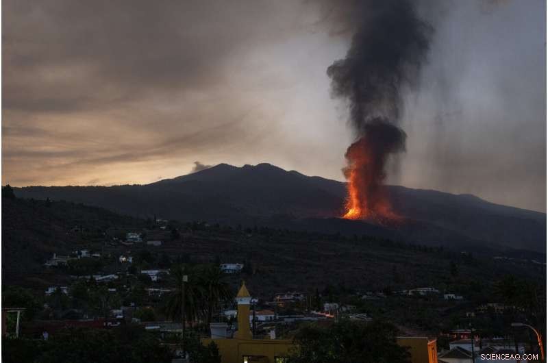 Volcanic Ash Cloud Forces Closure of La Palma Airport; New Vent Opens