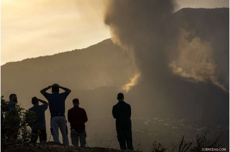 Volcanic Ash Cloud Forces Closure of La Palma Airport; New Vent Opens