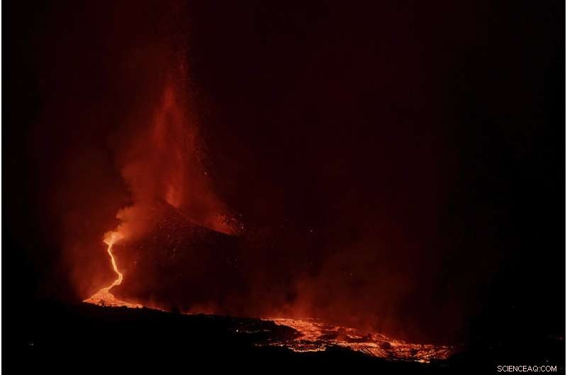 Volcanic Ash Cloud Forces Closure of La Palma Airport; New Vent Opens
