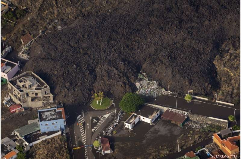 Volcanic Ash Cloud Forces Closure of La Palma Airport; New Vent Opens
