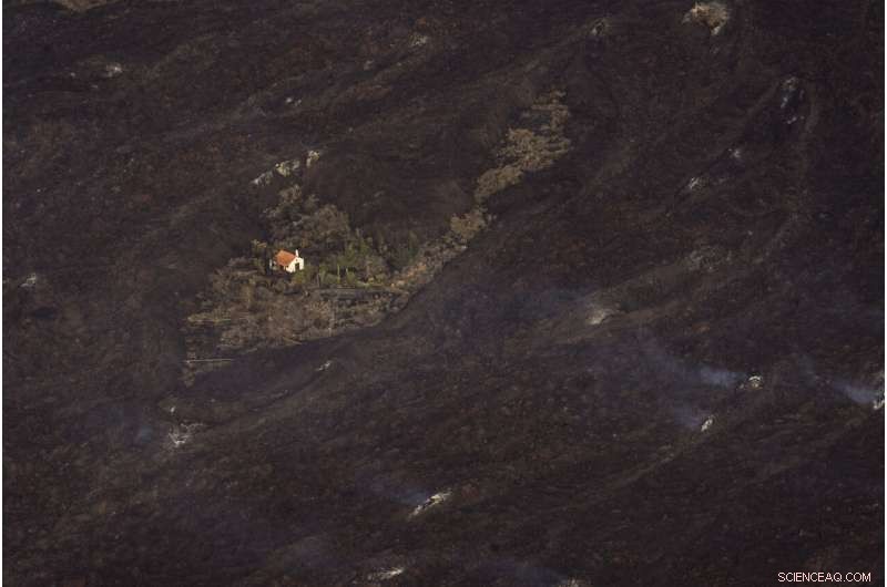 Volcanic Ash Cloud Forces Closure of La Palma Airport; New Vent Opens