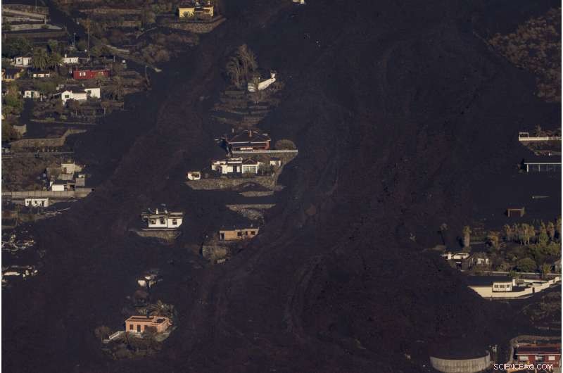 Volcanic Ash Cloud Forces Closure of La Palma Airport; New Vent Opens